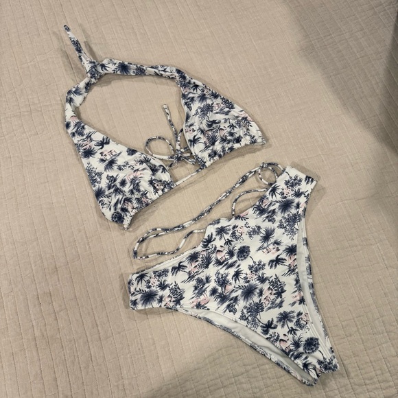Abercrombie & Fitch Other - Abercrombie & Fitch Blue Floral Bikini